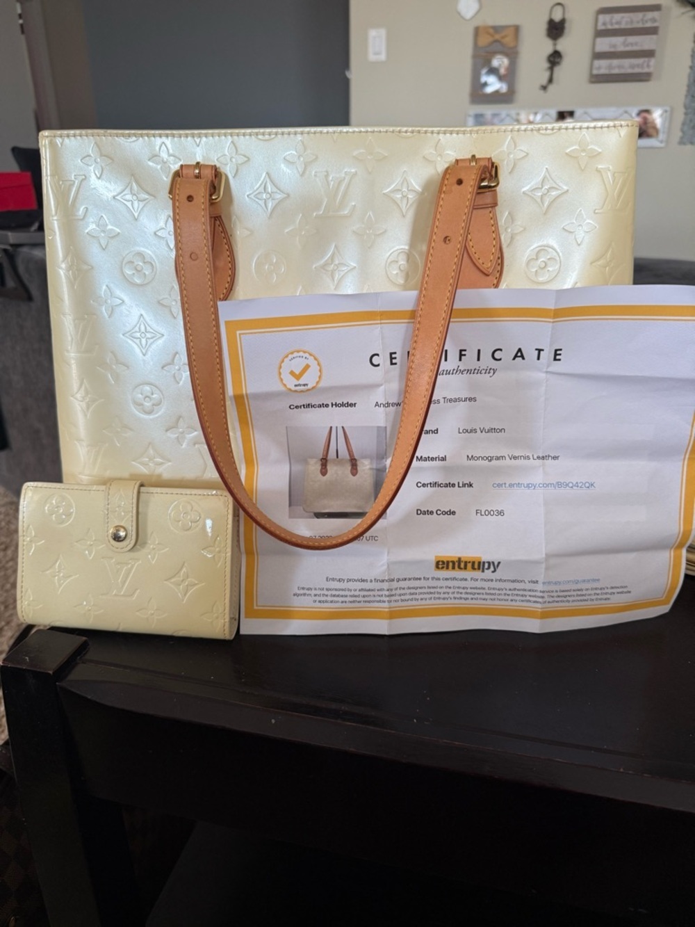 Louis Vuitton Cream Vernis Tote with Tan Straps and Matching Card Case